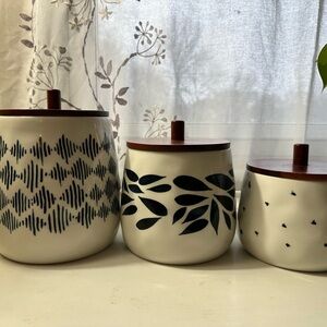 Set of Three Ceramic Jars with Wooden Lids Lenox